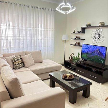 Sofia'S Modern Apartment Gjirokastër Eksteriør billede