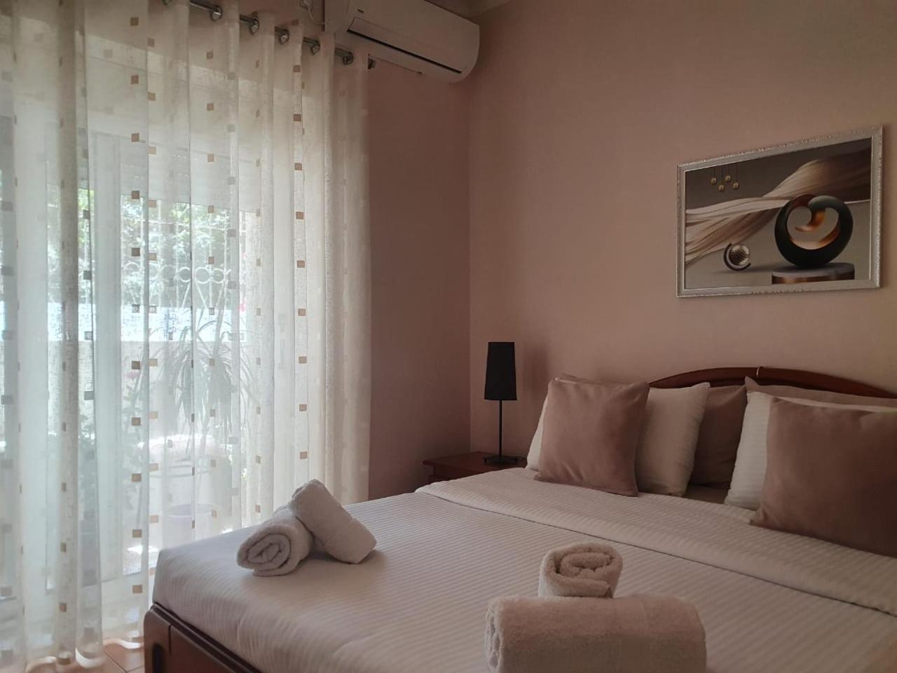 Sofia'S Modern Apartment Gjirokastër Eksteriør billede