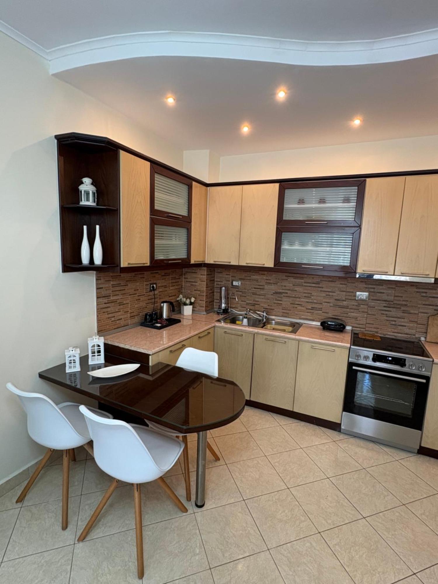 Sofia'S Modern Apartment Gjirokastër Eksteriør billede