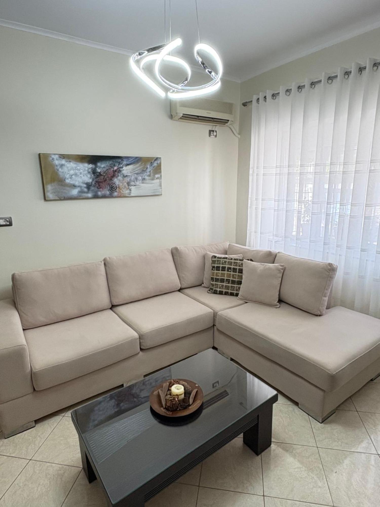 Sofia'S Modern Apartment Gjirokastër Eksteriør billede